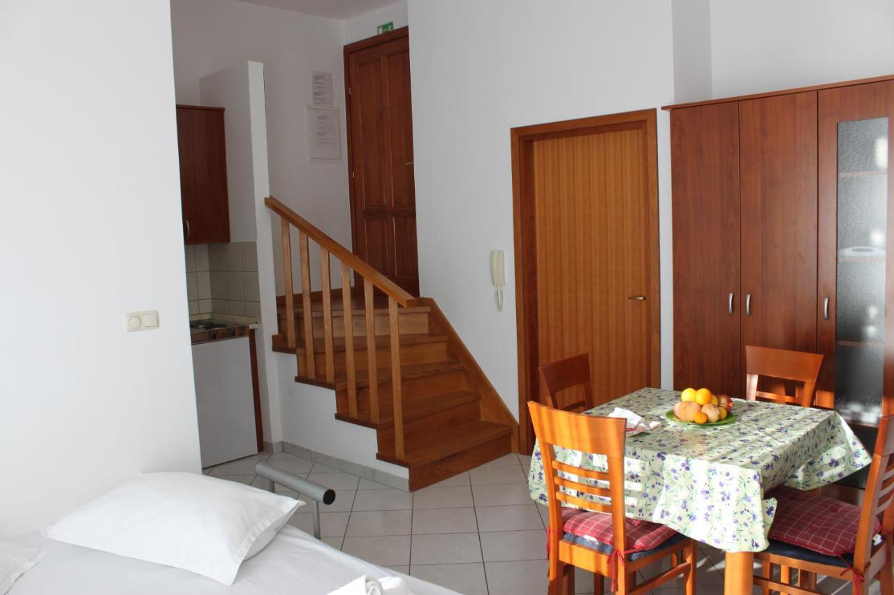 Pile Apartments 3 Omiš Dış mekan fotoğraf